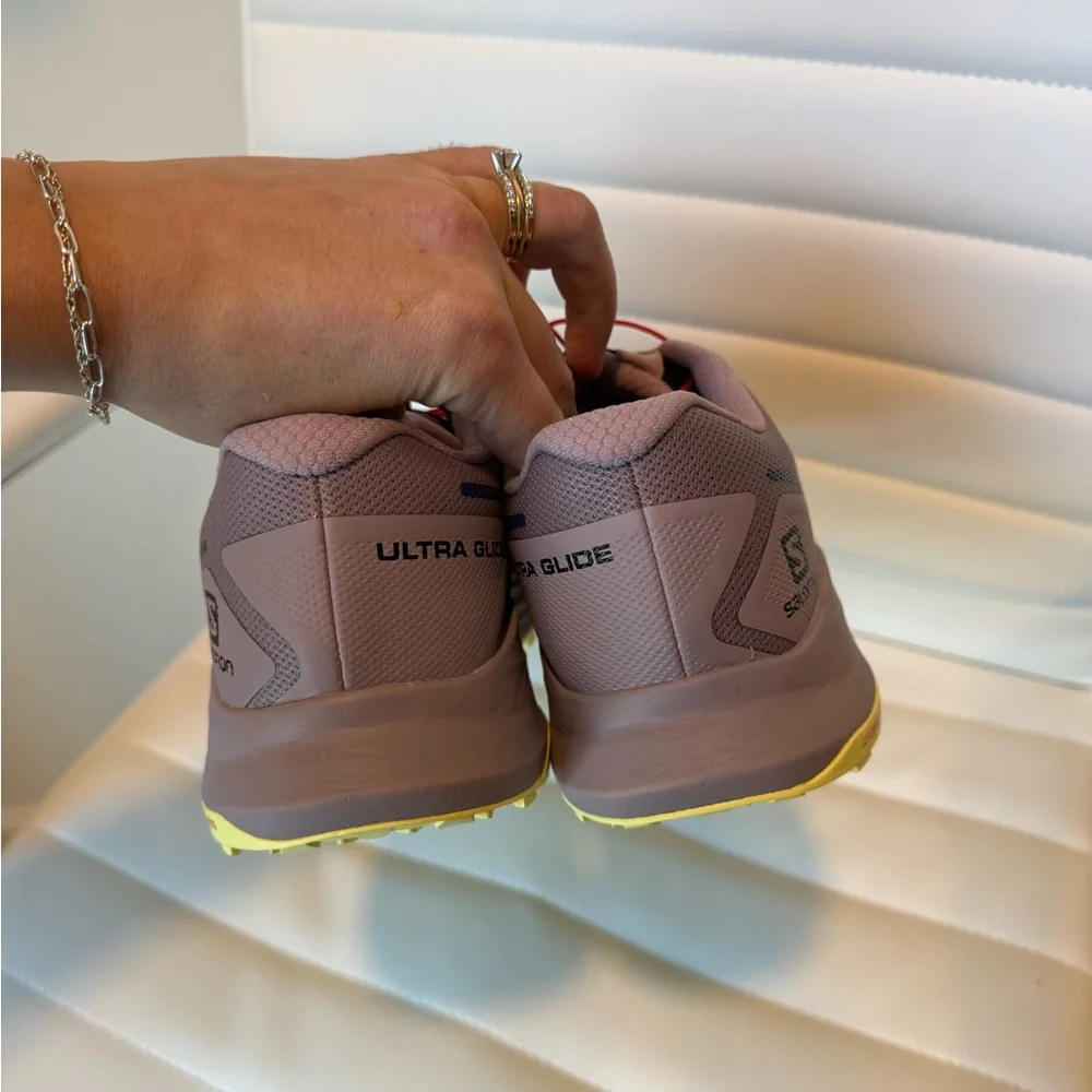 Women’s Salomon Ultra Glide Running Shoes, size 9.5 - Picture 7 of 10